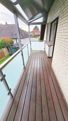 =?UTF-8?Q?Balkon_mit_Solar-=C3=9Cberdachung.jpg?=