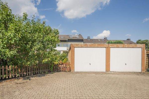 2 Garagen + Gartenzugang