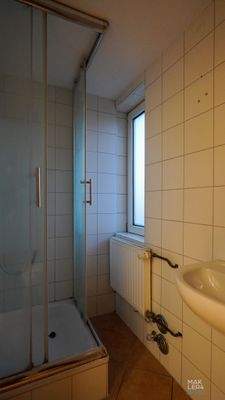 Badezimmer mit Dusche