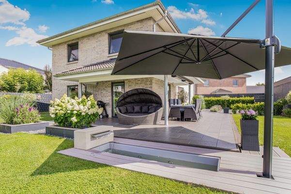 Großflächige Terrasse