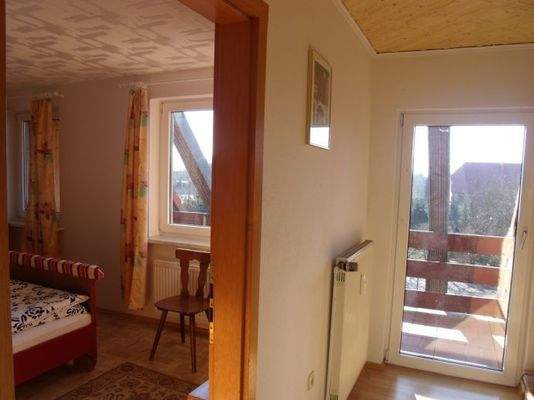 Ausgang zum Balkon im 2.OG &amp; Blick ins Schlafzimme