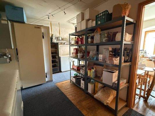 Lager-/Kühlraum & Büro