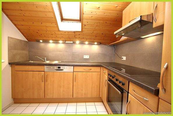 Küche mit Einbauküche