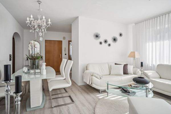 OG: Heller Wohnbereich