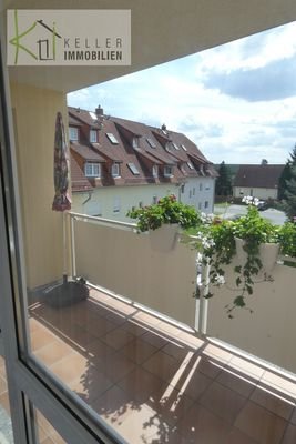 Süd-Balkon / Loggia mit Abstellraum am Wohnzimmer