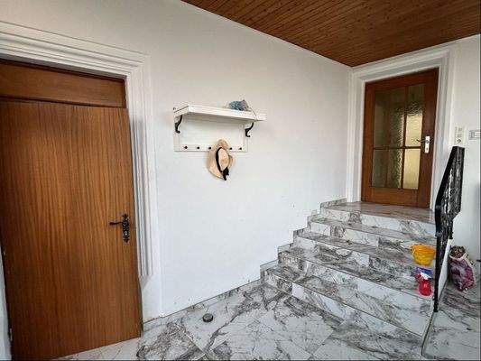 Eingangsbereich Haus und Nebengebäude