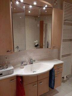 Bad mit Einbauschrank.jpeg