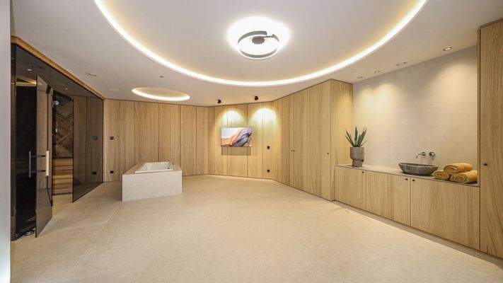 KITZIMMO-Luxuriöse Gartenwohnung mit eigenem Wellnessbereich - Immobilien Brixen.