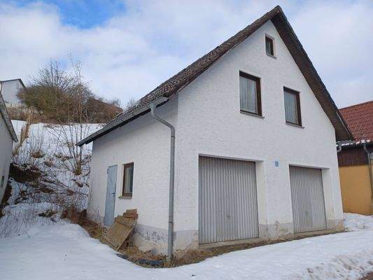 Grundstück m. Garagen und Garten