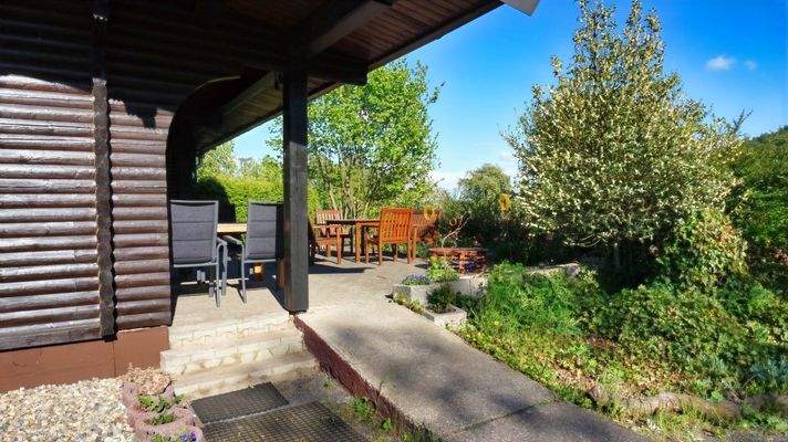 Eingangsbereich mit Terrasse Blockhaus