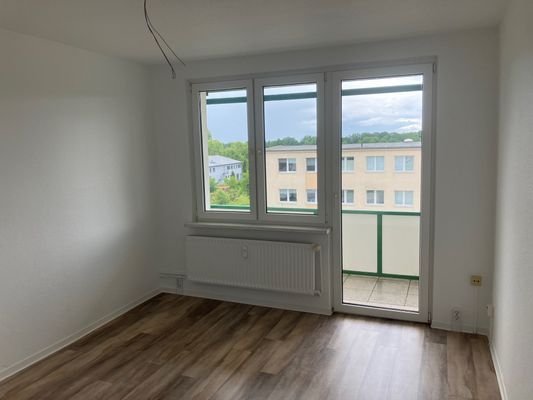 Wohnzimmer mit Balkon