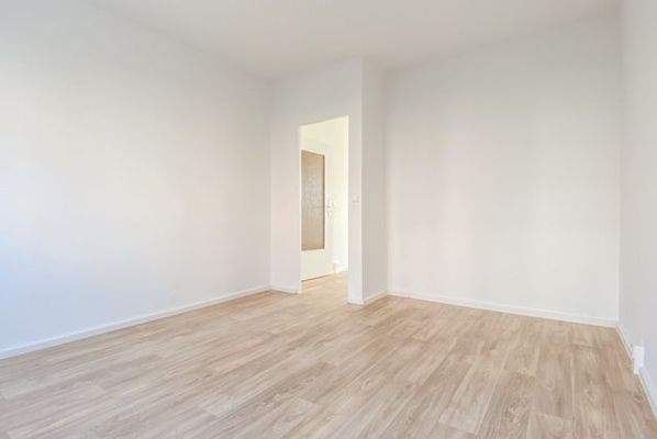 Muster Schlafzimmer_Blick zur Tür