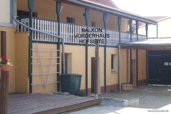 Balkon Vorderseite Hofseite.png