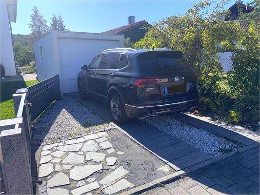 Stellplatz vor der Garage