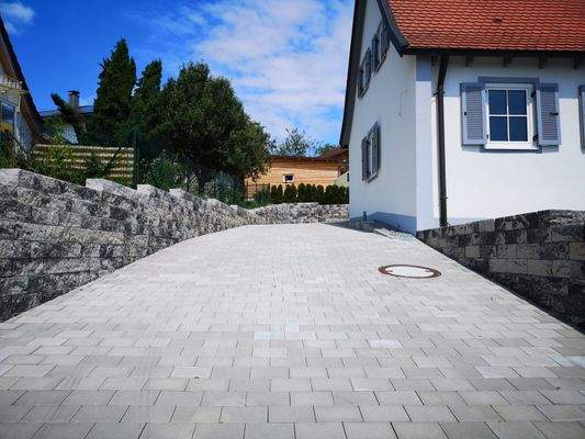 Zufahrt/Auffahrt/Eingangsbereich