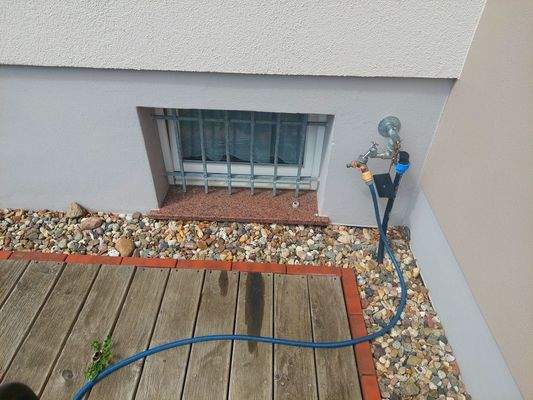 Kellerfenster_aussen.jpg