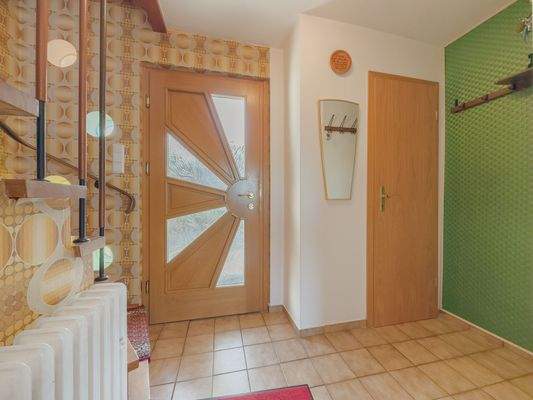 12 Eingangsereich - Treppenaufgang