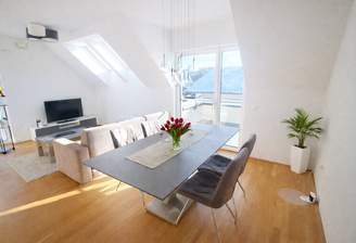 Wohnzimmer mit Ausgang auf die Terrasse