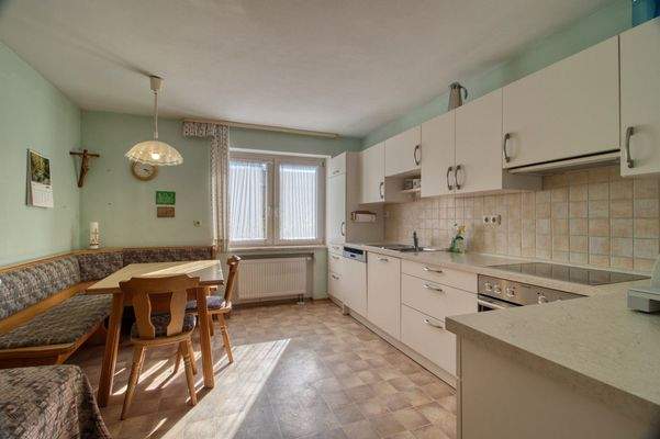 Küche mit Essbereich