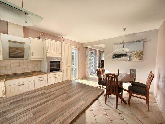 Küchen- und Essbereich