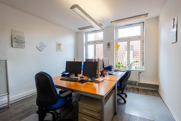 Büro 12