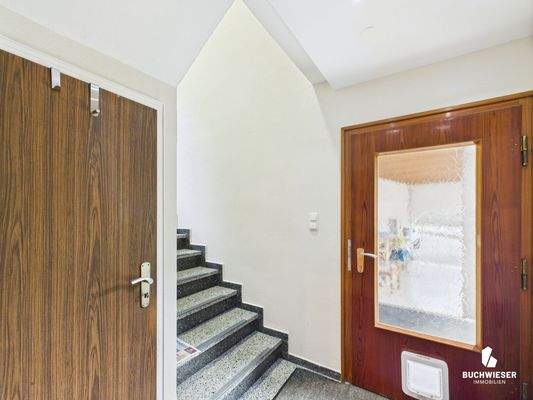 Hausflur mit Treppenhaus