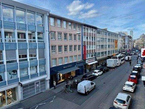 Blick vom Büro auf die Apostelnstraße