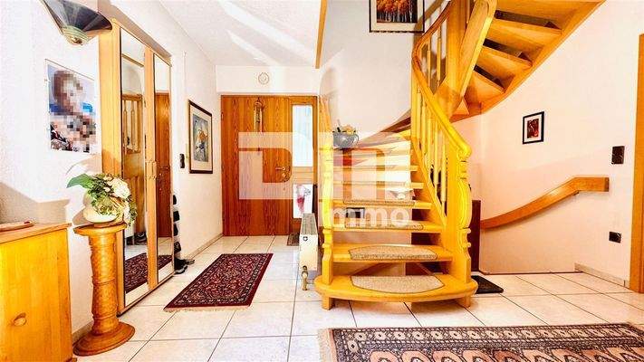 EG Flur / Diele / Treppenaufgang