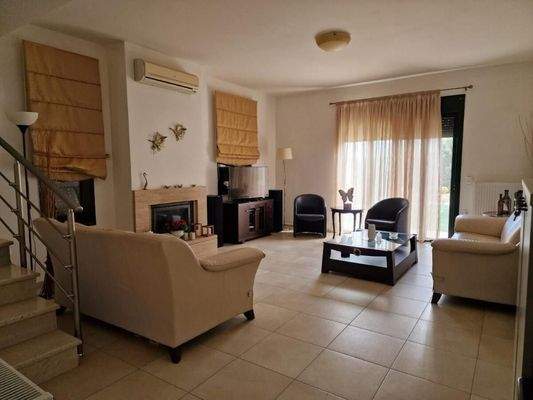 Kreta, Chersonisos: Große Villa am Dorfrand zu verkaufen