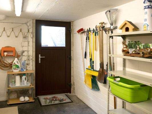 Kellerraum mit Außentür zum Garten