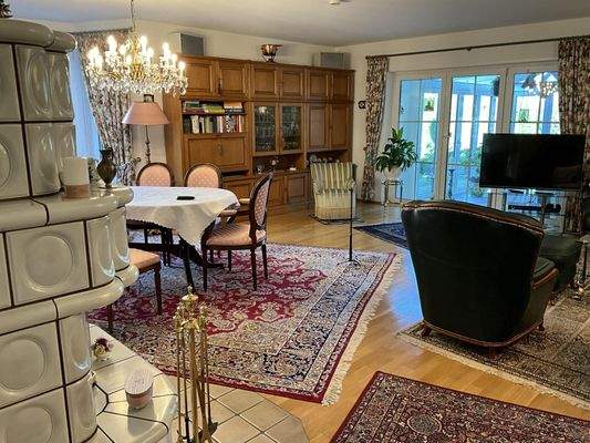 Wohnzimmer mit Blick zum Wintergarten