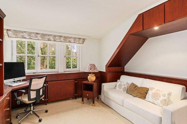 Wohn- und Schlafzimmer (13,76m²), derzeit als Büro genutzt