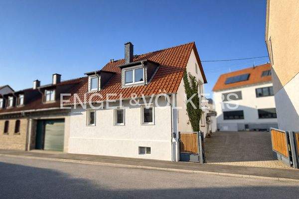 Hausansicht von der Straße aus