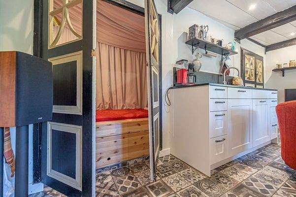 Küche mit originalgetreuer Alkovel