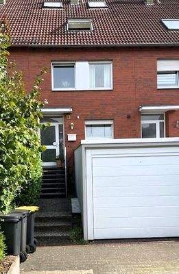 Vorderansicht mit Garage