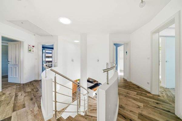 Stiegenaufgang - 2. Stock