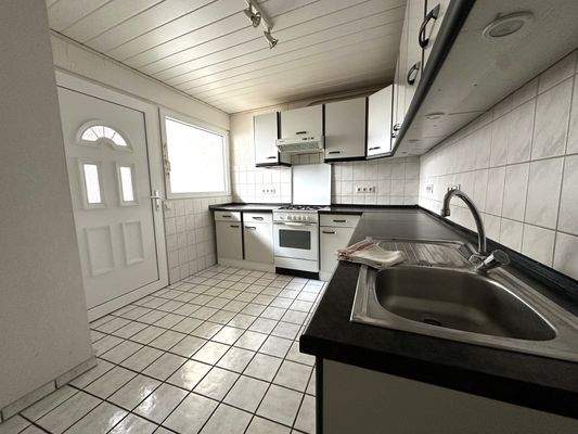 26 Küche UG halbe Höhe.jpg