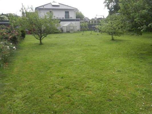 Schönes, großes Grundstück.JPG