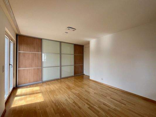 Schlafzimmer mit Einbauschrank