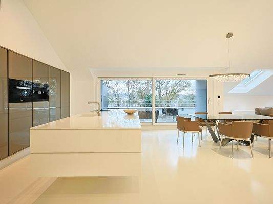 Stilvoller Wohn- und Küchenbereich