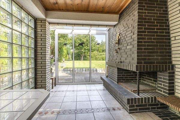 Wintergarten mit Kamin