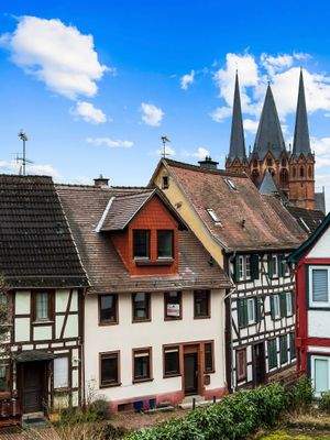 Ansicht mit Nachbarbebauung