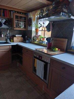 Küche mit Einbauküche