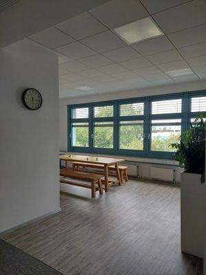 Moderner Pausenbereich