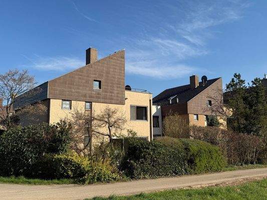 Ansicht mit Nebenhäuser