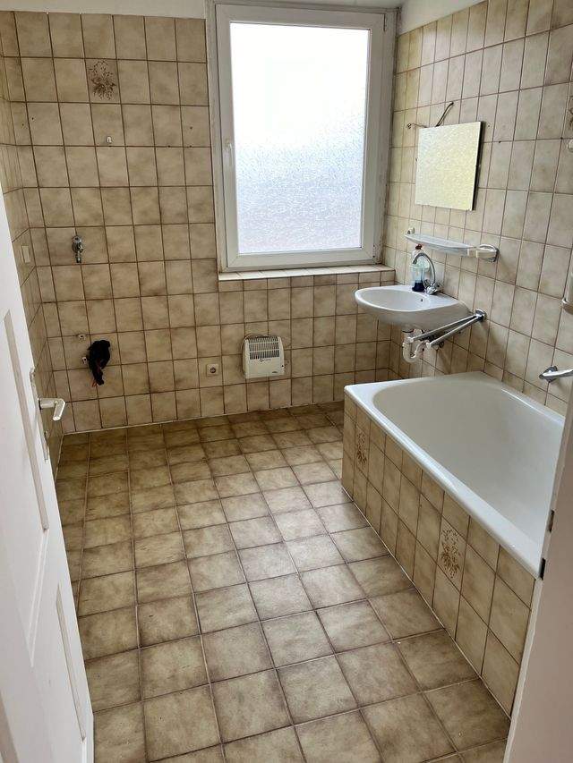 Helle 2 Raum Wohnung in Bahnhofsnähe mit Einbauküche und Einzelofen zu vermieten! - Photo 4