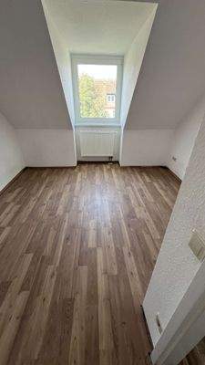 Kinderzimmer - Büro unrenovier