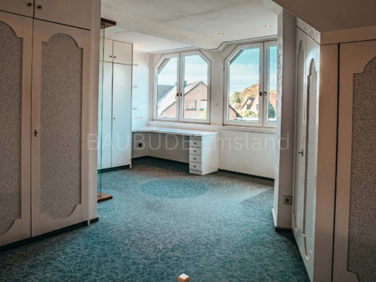 Schlafzimmer mit integriertem home office 