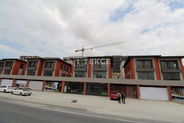 Villas in a Complex with Garden and Balconies in Basaksehir