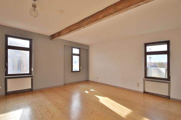 Große, lichtdurchflutete Zimmer